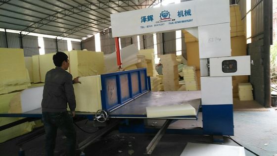 ماشین برش عمودی فوم الکتریکی با کنترل PLC برای پردازش EVA و EPE